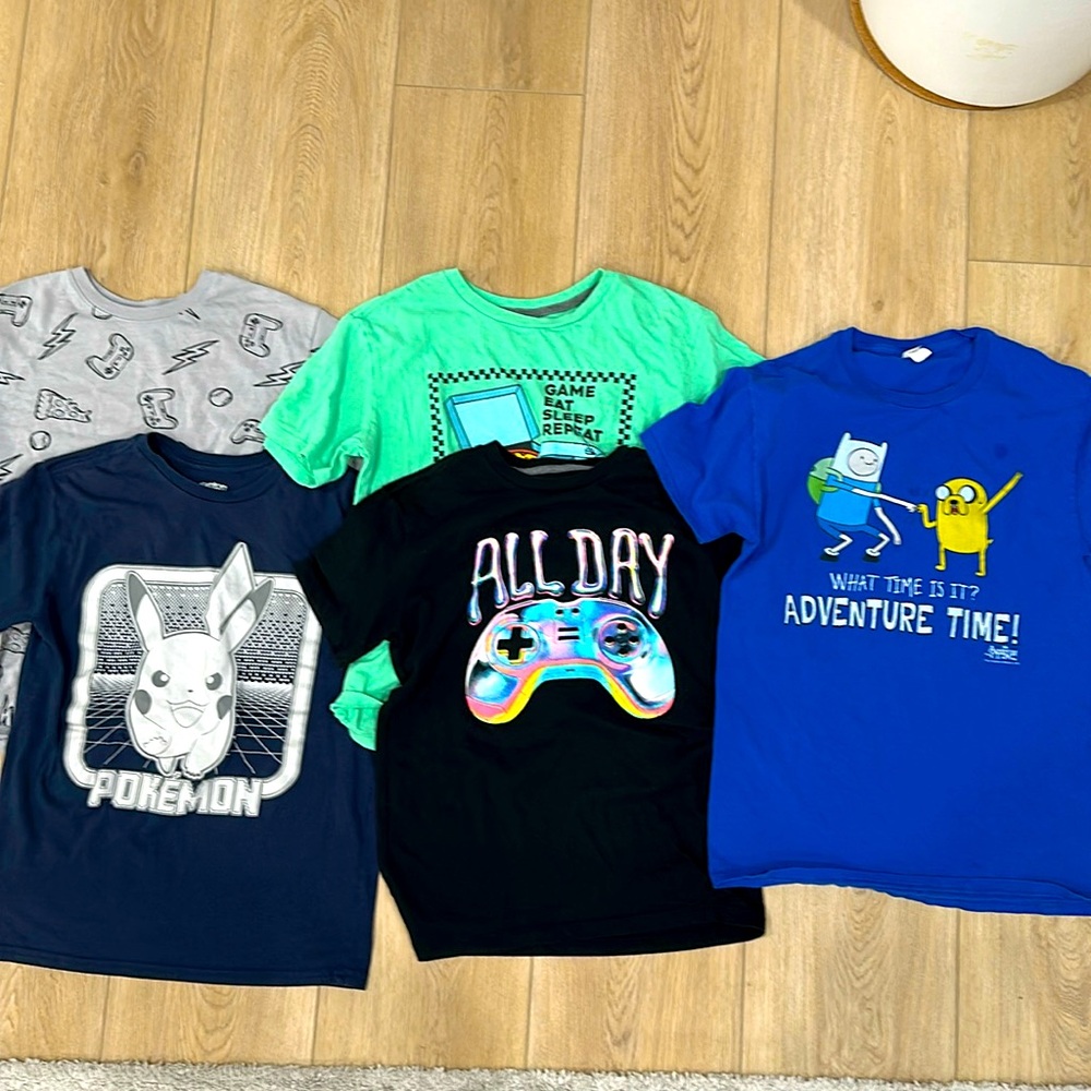 LOT of Boys short sleeve t-shirts Size 14/16 Old Navy, Adventure time, Pokemon